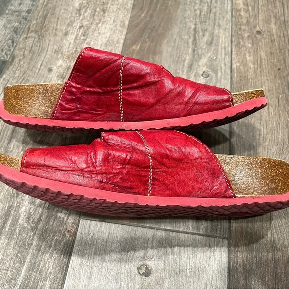 Think! RED Leather Adjustable Strap Sandals - Mizzi - EU 40 US 9 - 9.5 - Picture 5 of 6